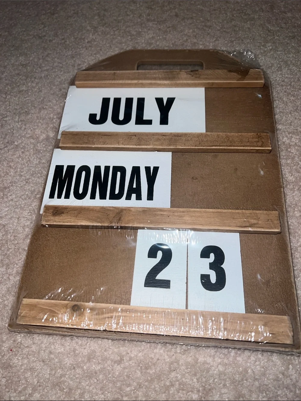 NWT Wooden day month year calendar
